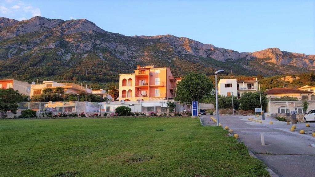 Apartment Ana - Gradac กราดัซ ภายนอก รูปภาพ